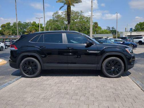 Deep Black Pearl 2026 Volkswagen Atlas Cross Sport 2.0T SE w/Technology