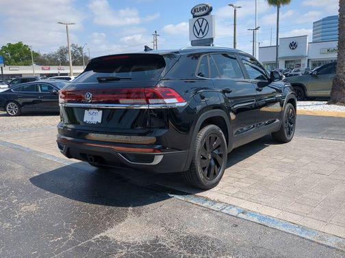 Deep Black Pearl 2026 Volkswagen Atlas Cross Sport 2.0T SE w/Technology