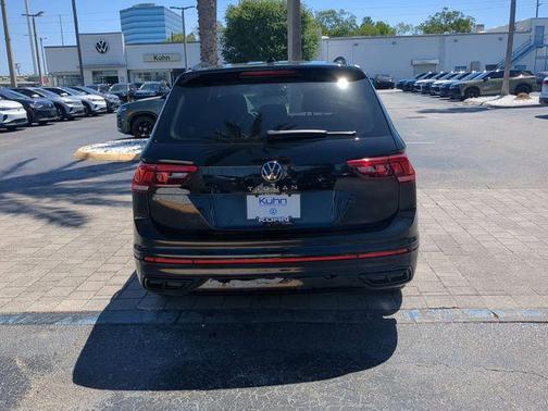 Deep Black Pearl 2022 Volkswagen Tiguan 2.0T SE R-Line Black