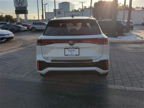 2025 Volkswagen Tiguan 2.0T SE R-Line Black