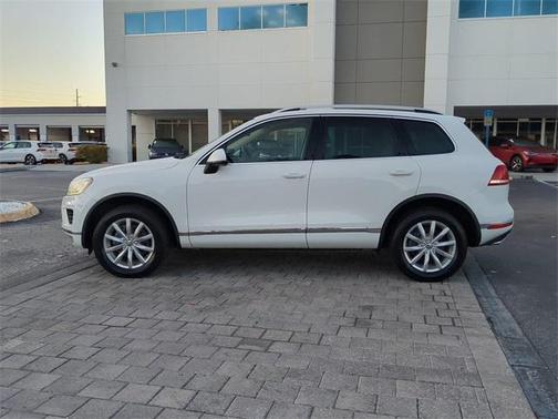 2016 Volkswagen Touareg VR6 Sport