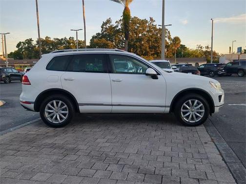 2016 Volkswagen Touareg VR6 Sport