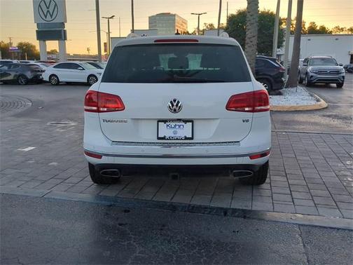 2016 Volkswagen Touareg VR6 Sport