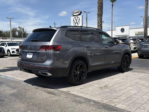 Platinum Gray Metallic 2023 Volkswagen Atlas 3.6L SE w/Technology