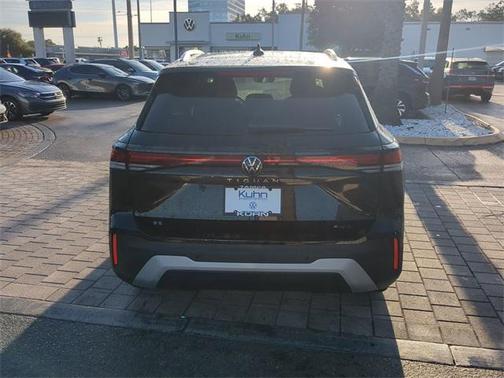 2025 Volkswagen Tiguan 2.0T SE 4MOTION
