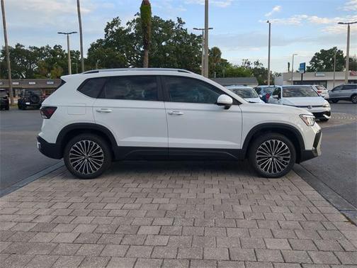2025 Volkswagen Taos 1.5T SE
