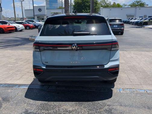 Monument Gray w/Dp Blk Rf 2026 Volkswagen Taos SE Black