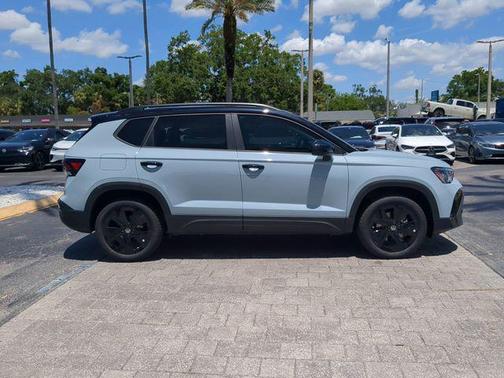 Monument Gray w/Dp Blk Rf 2026 Volkswagen Taos SE Black