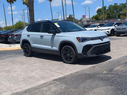 Monument Gray w/Dp Blk Rf 2026 Volkswagen Taos SE Black