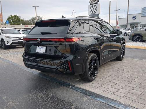 2026 Volkswagen Tiguan 2.0T SE R-Line Black