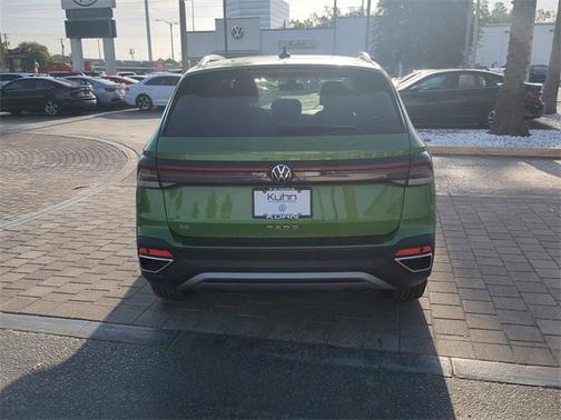 2025 Volkswagen Taos 1.5T SE