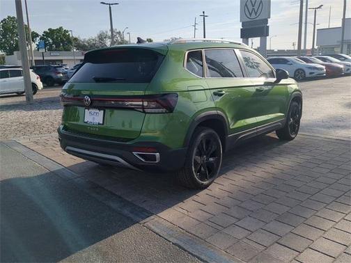 2025 Volkswagen Taos 1.5T SE