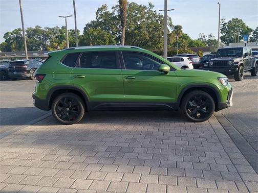 2025 Volkswagen Taos 1.5T SE