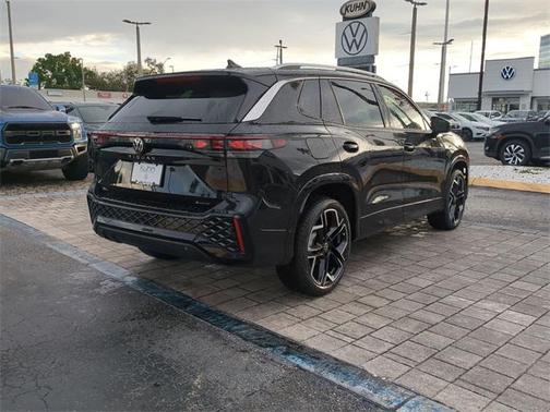 2025 Volkswagen Tiguan 2.0T SEL R-Line 4MOTION