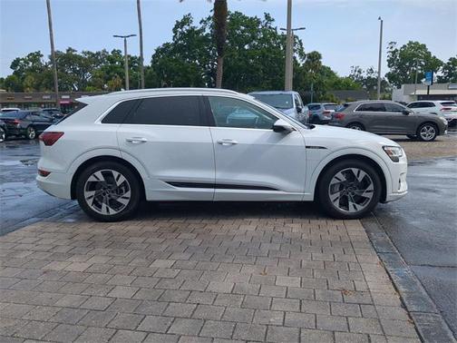 2021 Audi e-tron Premium