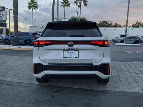 2026 Volkswagen Tiguan 2.0T SE R-Line Black