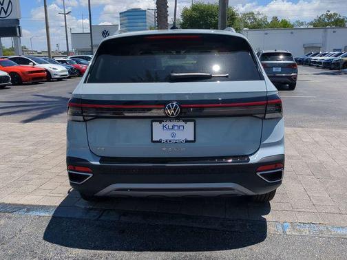 Monument Gray 2026 Volkswagen Taos SE