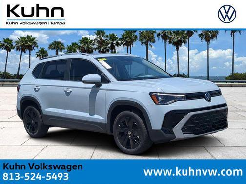 Monument Gray 2026 Volkswagen Taos SE