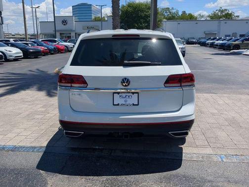Pure White 2022 Volkswagen Atlas 3.6L SE w/Technology
