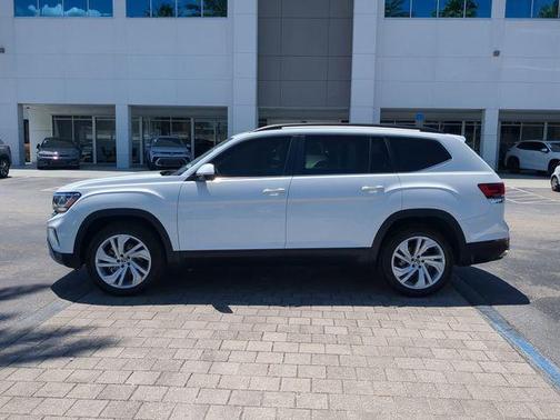 Pure White 2022 Volkswagen Atlas 3.6L SE w/Technology