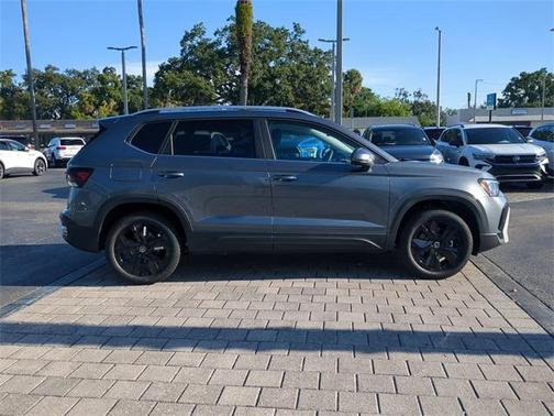 2025 Volkswagen Taos 1.5T SE