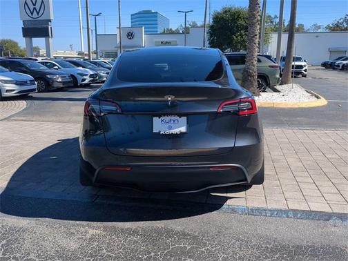 2024 Tesla Model Y Long Range Single Motor Rear-Wheel Drive