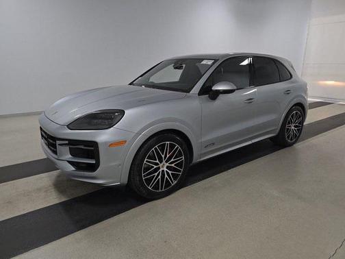 2025 Porsche Cayenne GTS