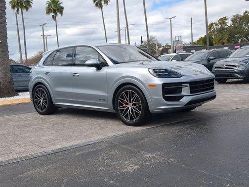 2025 Porsche Cayenne GTS