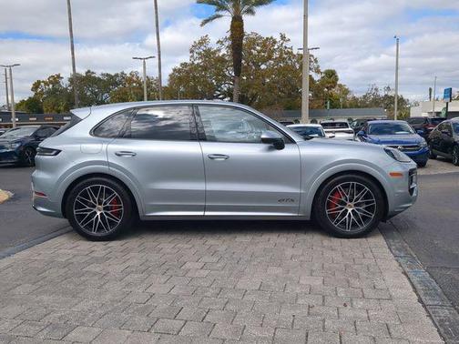 2025 Porsche Cayenne GTS