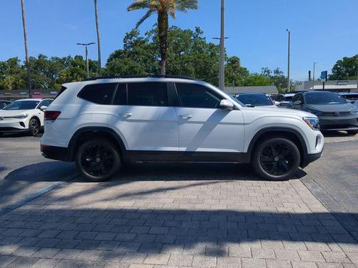 opal white pearl 2026 Volkswagen Atlas 2.0T SE w/Technology