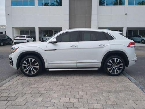 Opal White Pearl 2023 Volkswagen Atlas Cross Sport 3.6L V6 SEL Premium R-Line