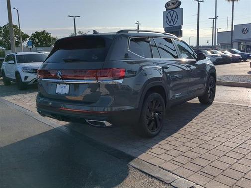 2025 Volkswagen Atlas 2.0T SE w/Technology