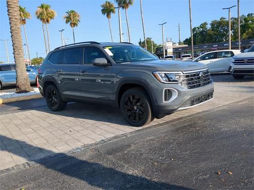 2025 Volkswagen Atlas 2.0T SE w/Technology