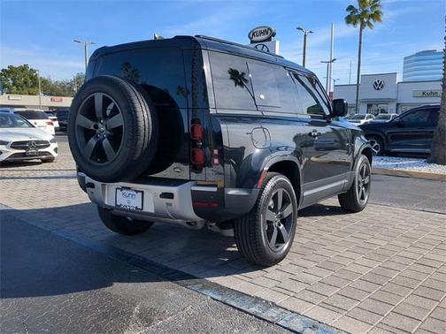 2023 Land Rover Defender 90 SE
