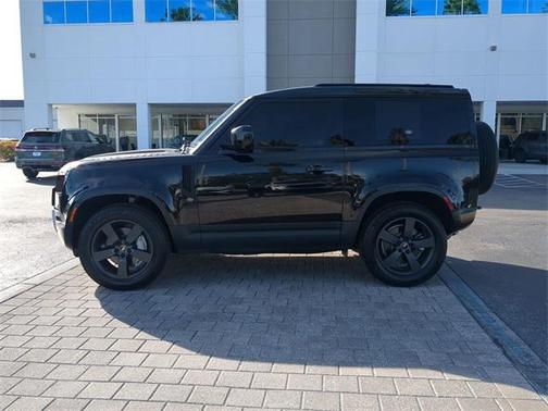 2023 Land Rover Defender 90 SE