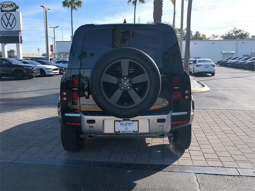 2023 Land Rover Defender 90 SE