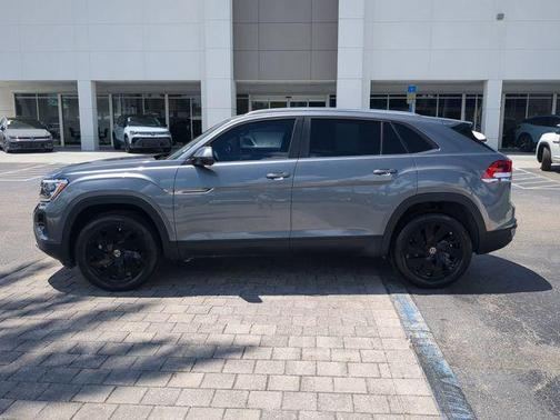 Platinum Gray Metallic 2025 Volkswagen Atlas Cross Sport 2.0T SE w/Technology