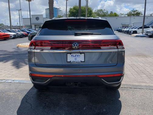 Platinum Gray Metallic 2025 Volkswagen Atlas Cross Sport 2.0T SE w/Technology
