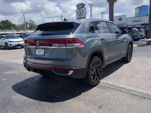 Platinum Gray Metallic 2025 Volkswagen Atlas Cross Sport 2.0T SE w/Technology