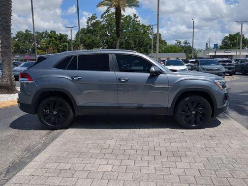 Platinum Gray Metallic 2025 Volkswagen Atlas Cross Sport 2.0T SE w/Technology