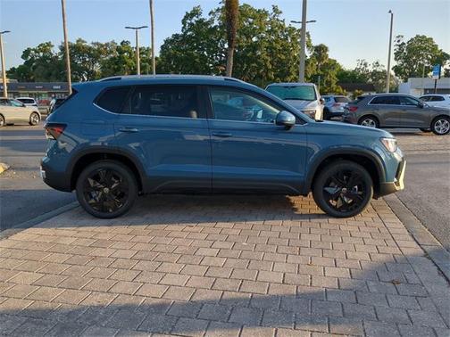 2025 Volkswagen Taos 1.5T SE