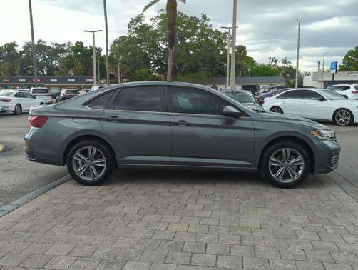 Platinum Gray Metallic 2023 Volkswagen Jetta 1.5T SE