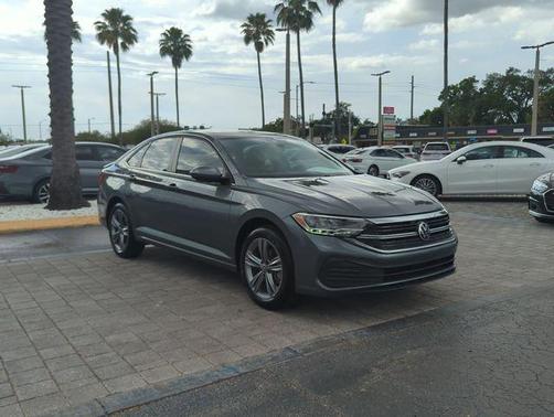 Platinum Gray Metallic 2023 Volkswagen Jetta 1.5T SE