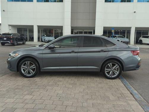 Platinum Gray Metallic 2023 Volkswagen Jetta 1.5T SE
