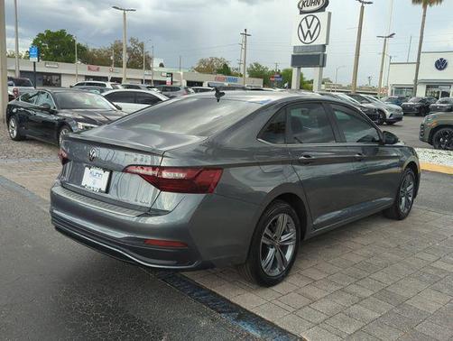 Platinum Gray Metallic 2023 Volkswagen Jetta 1.5T SE
