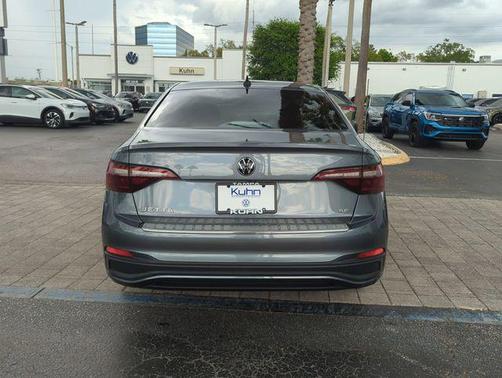 Platinum Gray Metallic 2023 Volkswagen Jetta 1.5T SE