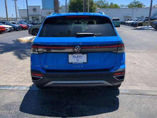 Cornflower Blue 2026 Volkswagen Taos SE