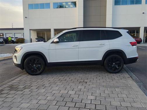 2025 Volkswagen Atlas 2.0T SE w/Technology
