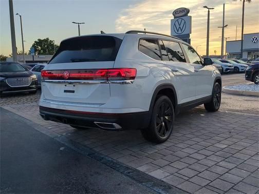 2025 Volkswagen Atlas 2.0T SE w/Technology