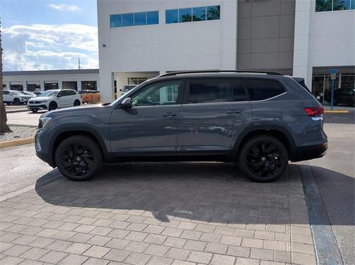 2025 Volkswagen Atlas 2.0T SE w/Technology